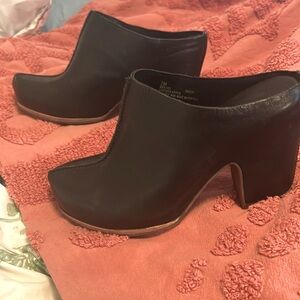 Lovely Kork Ease Mules 
Only worn a few times
1.5 inch heel